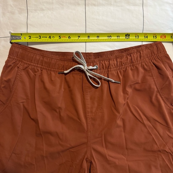 Vuori Kore Lined Shorts – Men’s Large (5” Inseam, Rust) *spot on back pocket* - Picture 2 of 4